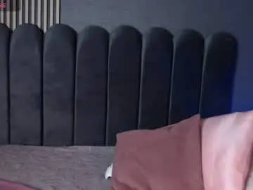 Chaturbate Live Sex Cam of softbliss_fg