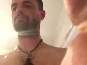 Chaturbate Live Sex Cam of vikinyourpuss