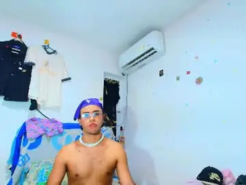 Chaturbate Live Sex Cam of andreswhite_shotoflust