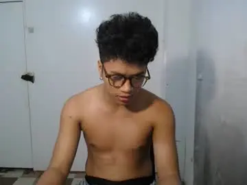 Chaturbate Live Porn of naughtyhot_star19