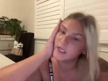 Chaturbate Nude Webcam of bhadbarbi3