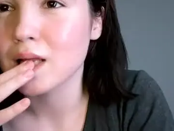 Chaturbate Live Sex Cam of lillilyt