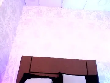 Chaturbate Live Sex Cam of isisgolden_
