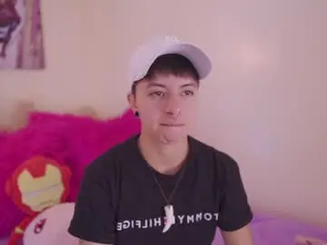 Chaturbate Watch Live Sex Cams of tommy_blue1
