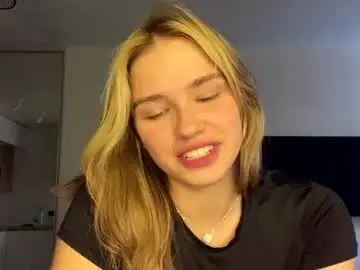 Chaturbate Live Sex Cam of laurineleconey