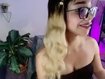 Chaturbate Live Sex Cam of dahnia_cruz