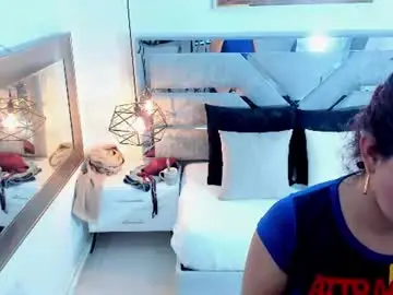 Chaturbate Live Sex Cam of slut_milf_