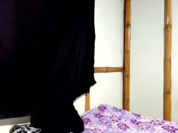 Chaturbate Live Sex Cam of miahells