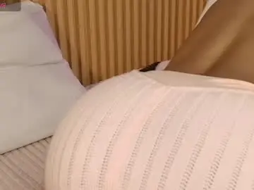 Chaturbate Live Sex Cam of emily_sweett12