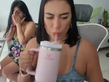 Chaturbate Live Sex Cam of emillybrowm