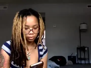 Chaturbate Live Sex Cam of zeeafterdark