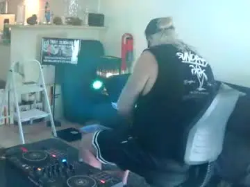 Chaturbate Watch Live Sex Cams of goldyguy011