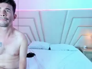 Chaturbate Live Porn of luna_and_axell