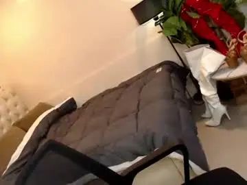 Chaturbate Live Sex Cam of mikha_sensual