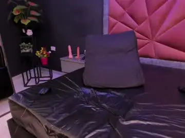 Chaturbate Sex Chat of mia_milff