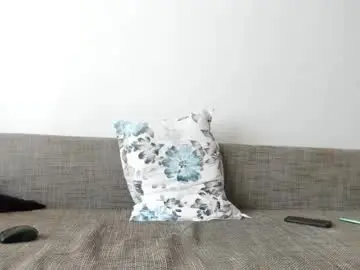 Chaturbate Live Sex Cam of squirt_bunny77