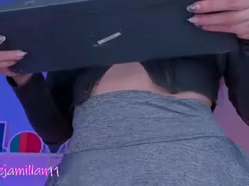 Chaturbate Live Sex Cam of alejamillan1