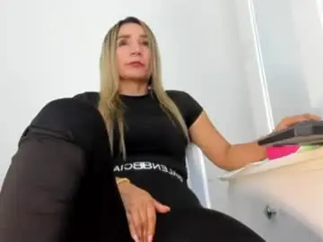 Chaturbate Live Sex Cam of ms_lunarose