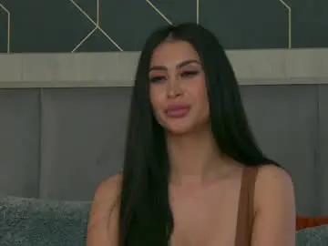 Chaturbate Live Sex Cam of emylaveau