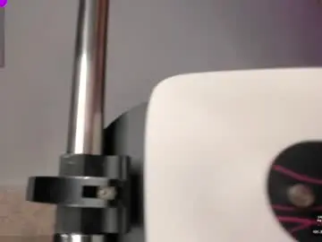 Chaturbate Live Sex Cam of evelynhoward23