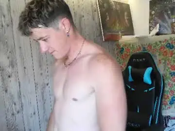 Chaturbate Live Sex Cam of frenchhornybibs