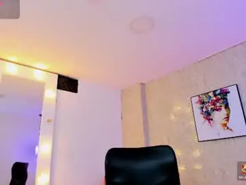 Chaturbate Live Sex Cam of littlee_mia