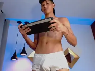 Chaturbate Live Sex Cam of kamisuarezz