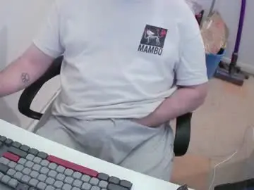Chaturbate Live Sex Cam of essex_wild