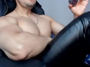 Chaturbate Best live sex cam show of tommy_bred