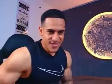 Chaturbate Adult Video Chat of duran_dhikol1