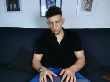 Chaturbate Best live sex cam show of emiliocum_24
