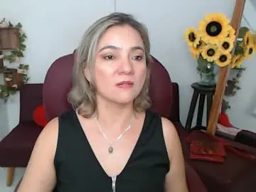 Chaturbate Live Sex Cam of lilly_milf