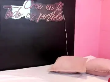 Chaturbate Live Sex Cam of scarlethfoxx_