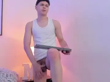 Chaturbate Live Sex Cam of mykelcano