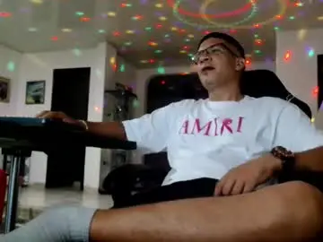 Chaturbate Watch Live Sex Cams of damyan_2003