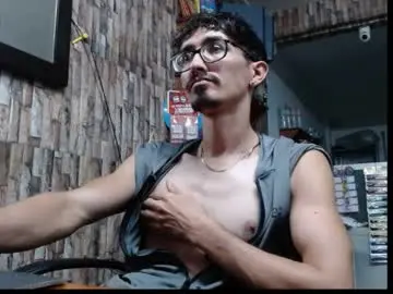 Chaturbate Nude Webcam of jhosuamoore2