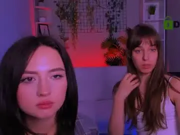 Chaturbate Live Sex Cam of elodie_crystal