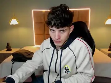 Chaturbate Live Sex Cam of alejootwink