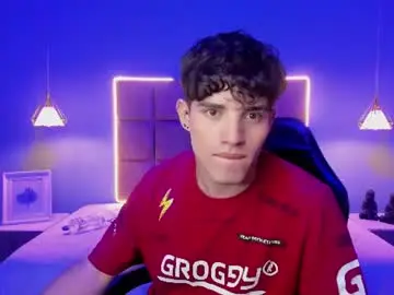 Chaturbate Live Sex Cam of alejootwink