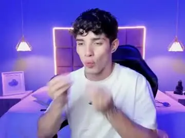 Chaturbate Live Sex Cam of alejootwink