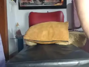 Chaturbate Live Sex Cam of camila_rosess