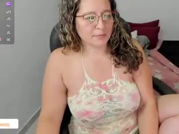Chaturbate Nude Webcam of alejandra_milf_