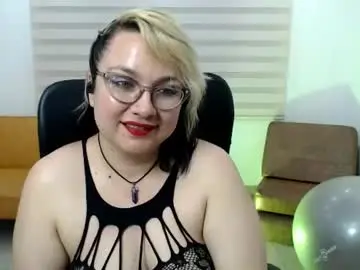 Chaturbate Live Sex Cam of anyaluxx