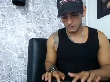 Chaturbate Live Sex Cam of chris_dick2
