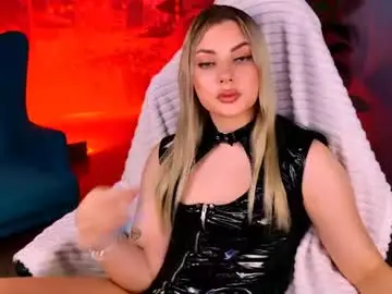 Chaturbate Watch Live Sex Cams of hyileyclark