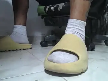 Chaturbate Live Sex of srfindomfeet_
