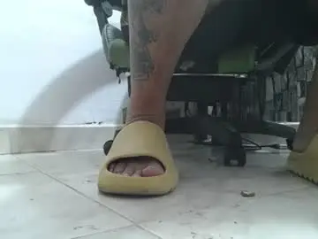Chaturbate Live Sex of srfindomfeet_