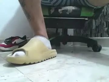 Chaturbate Free Porn Cam of srfindomfeet_