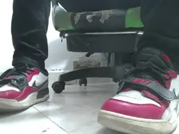 Chaturbate Live Sex of srfindomfeet_
