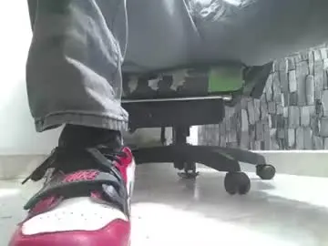 Chaturbate Watch Live Sex Cams of srfindomfeet_